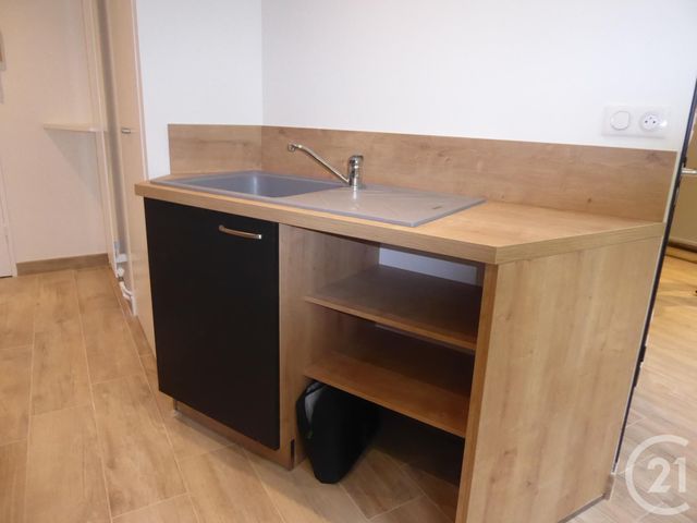 Appartement F1 à louer - 1 pièce - 27.5 m2 - BEAUVAIS - 60 - PICARDIE - Century 21 Immobilière Nord Picardie Appartement F1 à louer - 1 pièce - 27.5 m2 - BEAUVAIS - 60 - PICARDIE - Century 21 Immobilière Nord Picardie