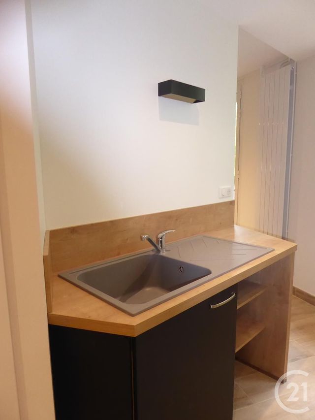 Appartement F1 à louer - 1 pièce - 27.5 m2 - BEAUVAIS - 60 - PICARDIE - Century 21 Immobilière Nord Picardie Appartement F1 à louer - 1 pièce - 27.5 m2 - BEAUVAIS - 60 - PICARDIE - Century 21 Immobilière Nord Picardie