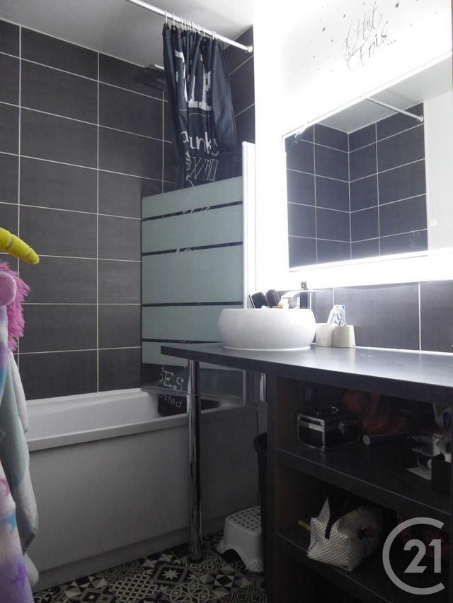 Appartement F4 à louer - 4 pièces - 80.4 m2 - BEAUVAIS - 60 - PICARDIE - Century 21 Immobilière Nord Picardie Appartement F4 à louer - 4 pièces - 80.4 m2 - BEAUVAIS - 60 - PICARDIE - Century 21 Immobilière Nord Picardie