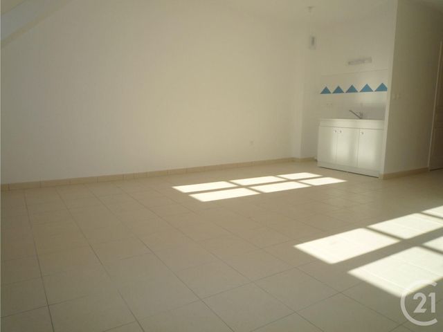 Afficher la photo en grand Appartement F2 à louer - 2 pièces - 45.0 m2 - BEAUVAIS - 60 - PICARDIE - Century 21 Immobilière Nord Picardie