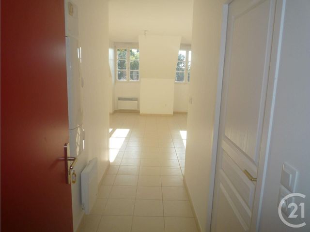 Afficher la photo en grand Appartement F2 à louer - 2 pièces - 45.0 m2 - BEAUVAIS - 60 - PICARDIE - Century 21 Immobilière Nord Picardie