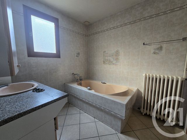 maison à louer - 4 pièces - 147.0 m2 - LA NEUVILLE VAULT - 60 - PICARDIE - Century 21 Immobilière Nord Picardie