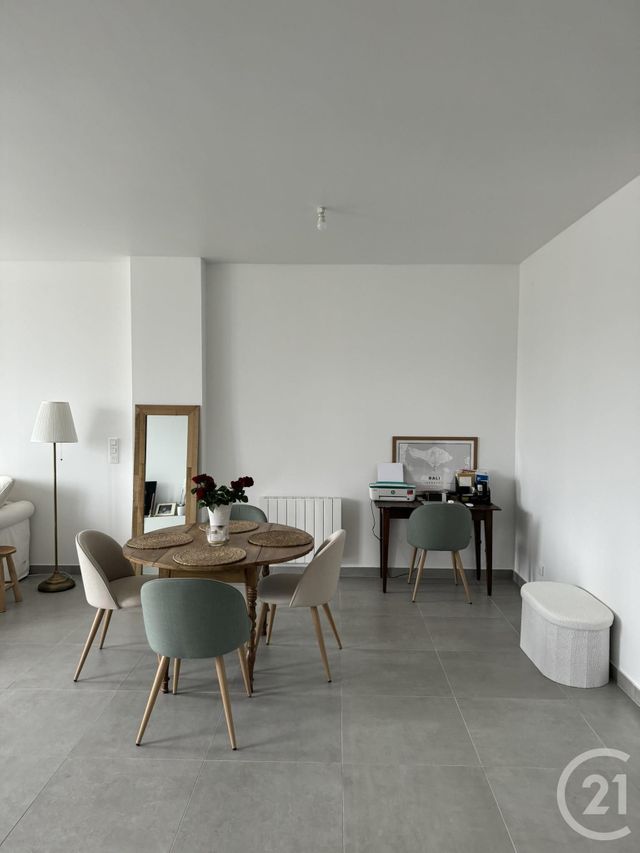 Appartement F3 à louer - 3 pièces - 90.73 m2 - BEAUVAIS - 60 - PICARDIE - Century 21 Immobilière Nord Picardie